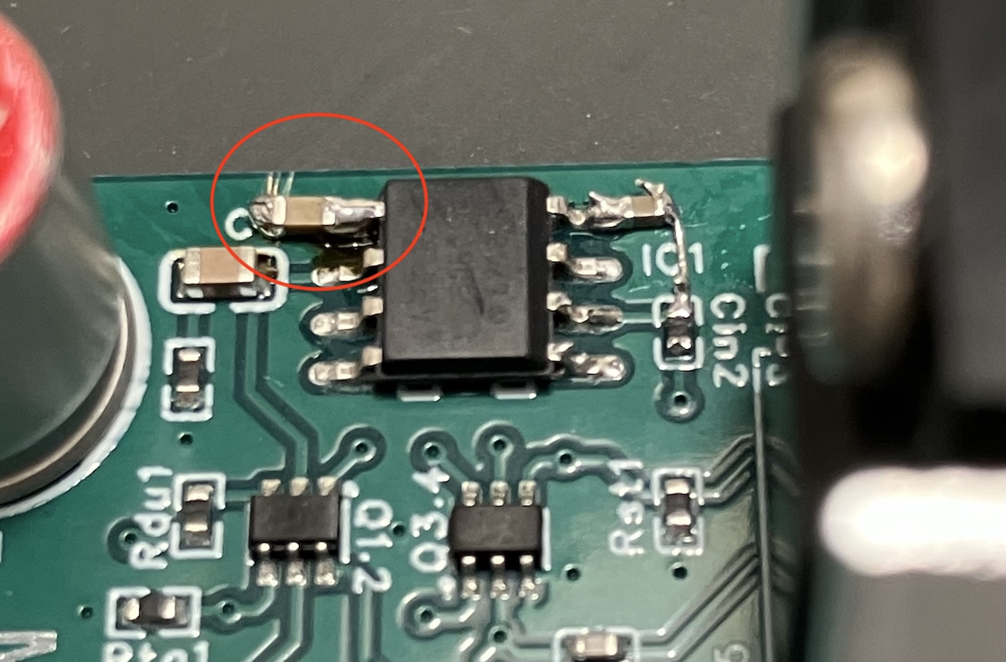 The 1 µF capacitor fitted as an SMD part between pin 5 of the voltage reference and board ground, on a prototype board